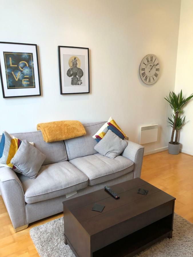 Stylish City Centre Apartment Cardiff Buitenkant foto