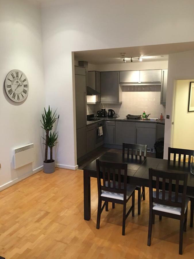Stylish City Centre Apartment Cardiff Buitenkant foto
