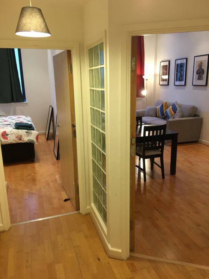 Stylish City Centre Apartment Cardiff Buitenkant foto