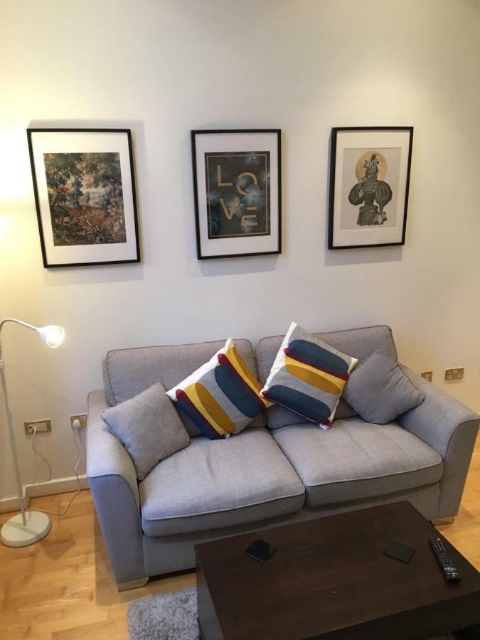 Stylish City Centre Apartment Cardiff Buitenkant foto